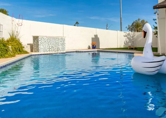 Greenway Getaway - Private Pool - North Scottsdale *