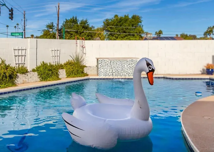 Greenway Getaway - Private Pool - North Scottsdale *